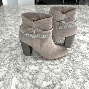 Chinese Laundry Zagna Bootie Size 10 Taupe/Gray